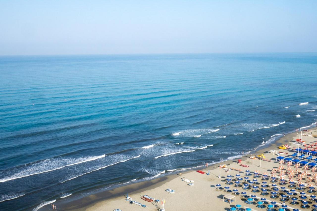 "Libeccio Apartment" Fronte Mare Con Garage Privato Lido di Camaiore Exterior photo