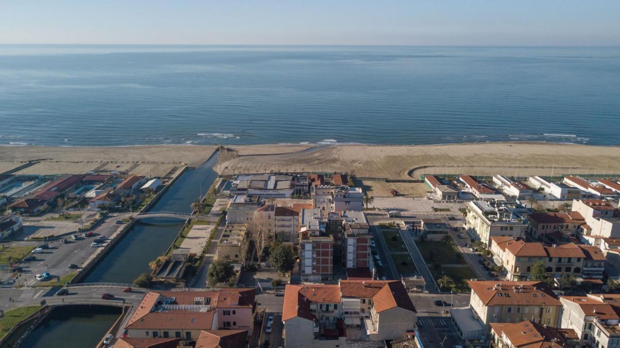 "Libeccio Apartment" Fronte Mare Con Garage Privato Lido di Camaiore Exterior photo